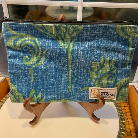 Reyn Spooner Hawaiian Print Small Bag - Picture 1 of 6